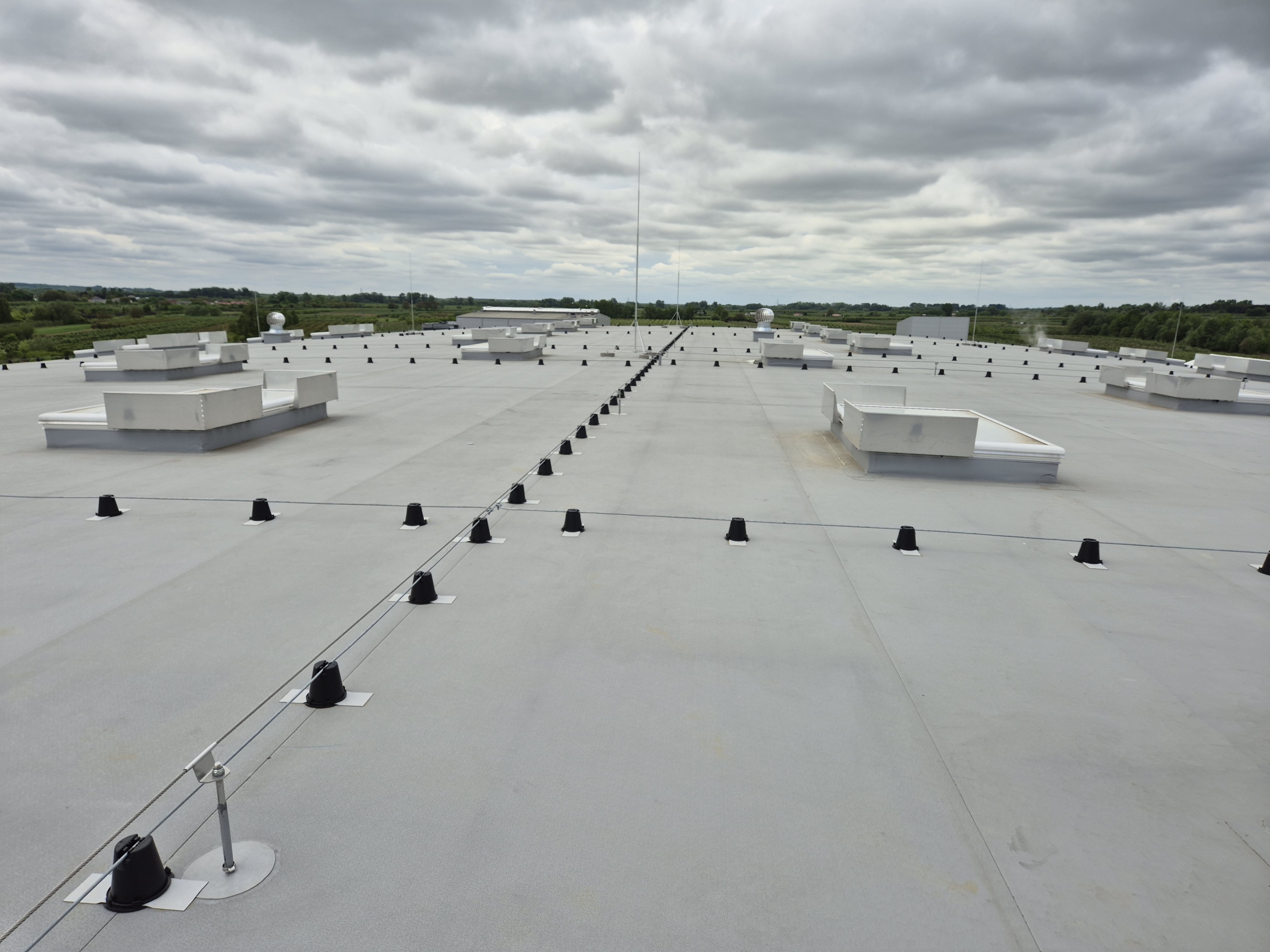 Zwody i przewody odgromowe – jakie materiały wykorzystać?